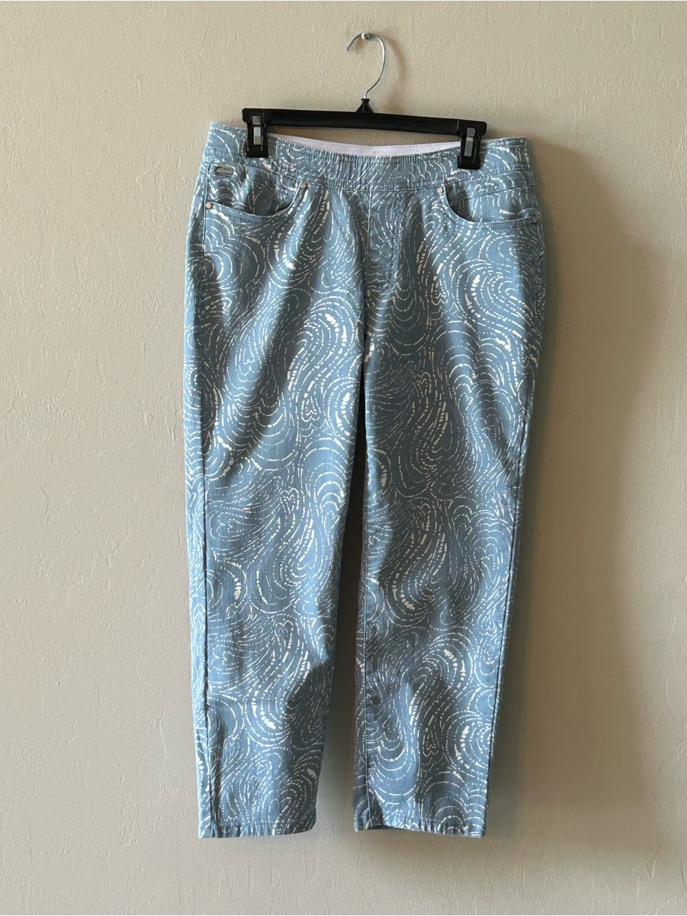 Women’s Sz 10 Blue White Pull On Capri's Jeans Beach Resort Wear Vacation FDJ